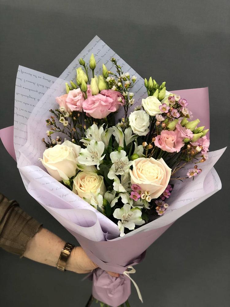 Букет цветов из: Альстромерии, Розы и Лизиантусы в Столбище