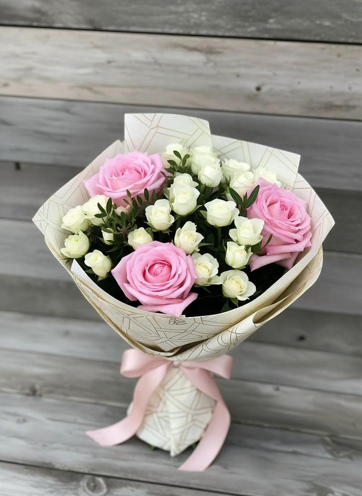 Букет цветов из: Розы в Столбище