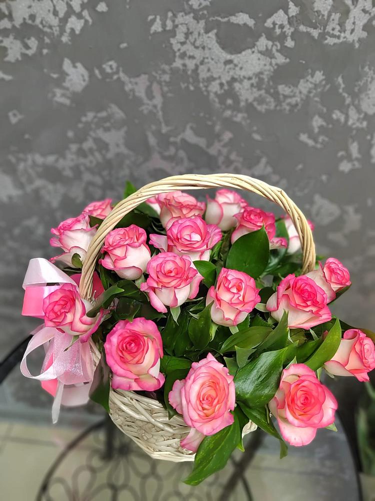 Цветочная композиция из Розы в корзине в Столбище