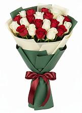 Букет Микс из красных и белых роз в Столбище