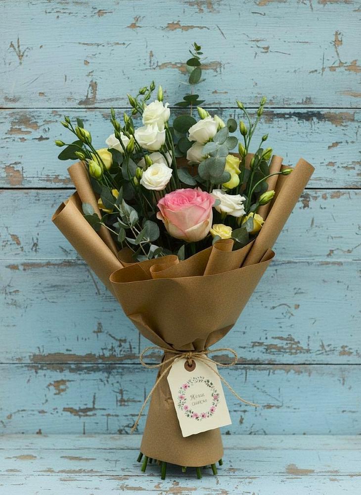 Букет цветов из: Розы и Лизиантусы в Столбище