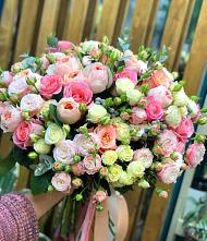 Букет цветов из:  Розы в Столбище