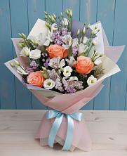 Букет цветов из:  Лизиантусы, Розы, Альстромерии и Гипсофила в Столбище