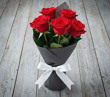 Букет 5 Красных роз Эдлесс Лав в Столбище