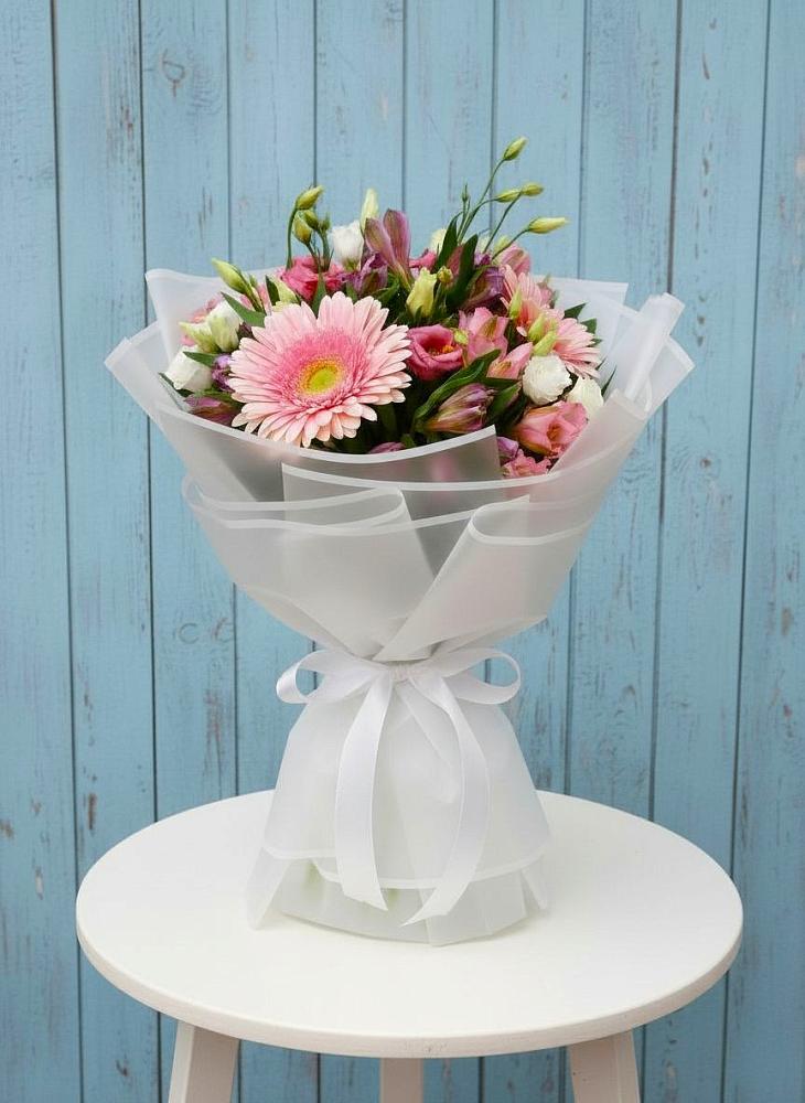 Букет цветов из: Герберы, Альстромерии и Лизиантусы в Столбище