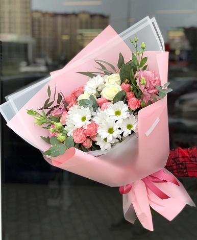 Букет цветов из: Розы, Лизиантусы и Хризантемы в Столбище